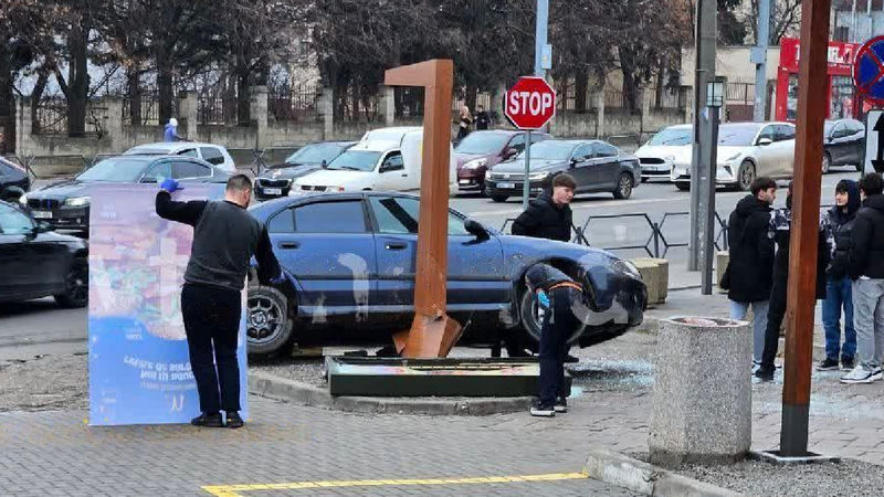 Accident în sectorul Râșcani al Capitalei: Două autoturisme s-au tamponat.