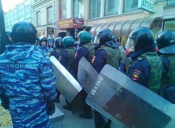 In total in Rusia au votat in jur de 9600 de oameni, iar 4.5 dintre acestia ar fi votat pentru partidul Patria, retras din cursa electorala.