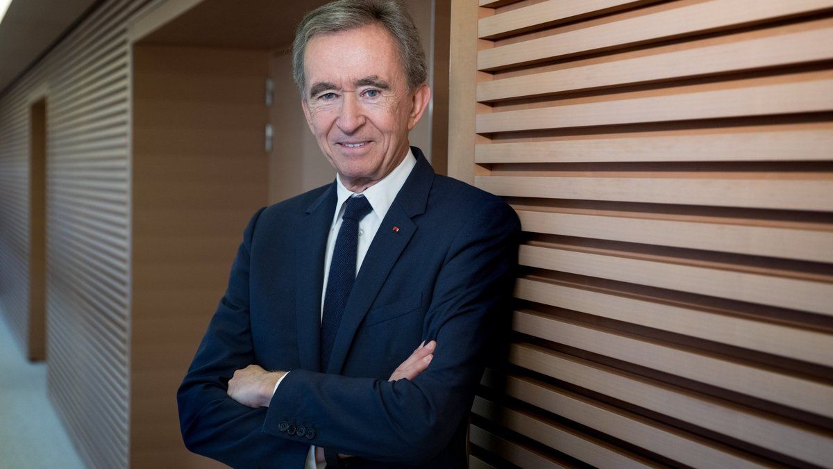 Владелец Louis Vuitton на несколько минут стал самым богатым человеком мира.