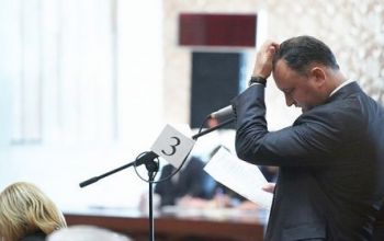În Regulament este scris că fracțiune pot forma doar concurenții electorali, or fracțiunea lor nu există
