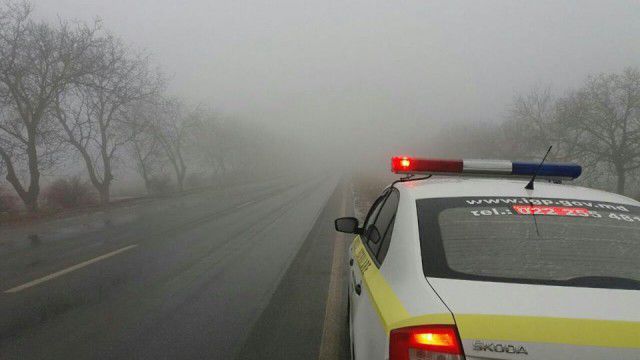 Inspectorii de patrulare atenționează conducătorii auto că pe trasee se circulă cu dificultate. Foto: INP via Facebook