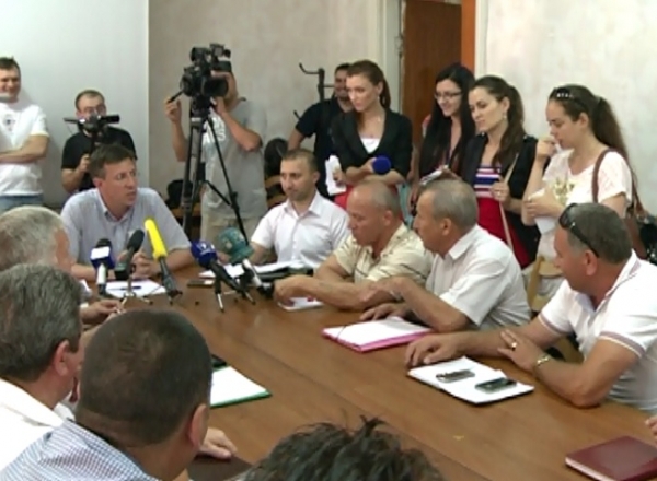Primaria nu va majora tariful la calatoria cu microbuzul, iar administratorii trebuie sa-si revizuiasca cheltuielele.