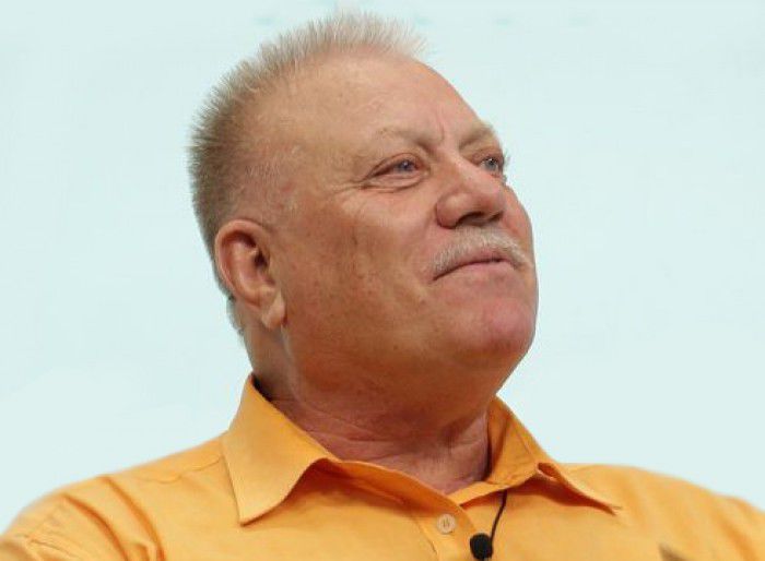 Poetul umorist şi satiric, Efim Tarlapan, s-a stins din viaţă la vârsta de 71 de ani.