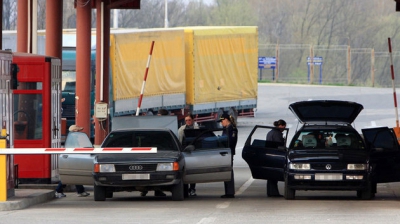 Vameşii români nu vor mai verifica bagajele de pe 1 decembrie.