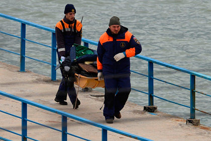 Большой разлет обломков упавшего под Сочи самолета Ту-154 объясняется ударом о водную поверхность.