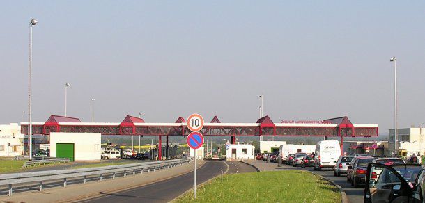 Persoanele care călătoresc în perioada 26 mai-15 iunie din alte țări prin zona Schengen va trebui să prezinte pașaportul la frontieră. Foto: wikimedia.org