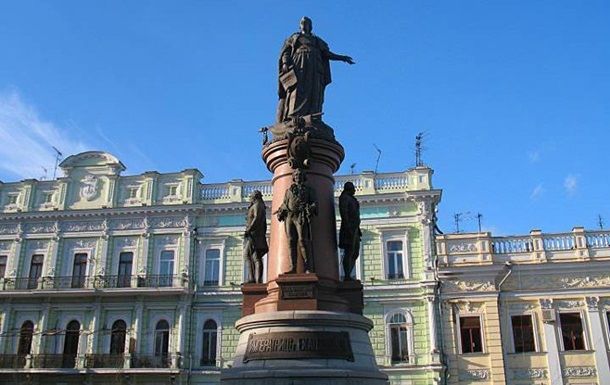 Верховный суд узаконил памятник Екатерине II в Одессе.