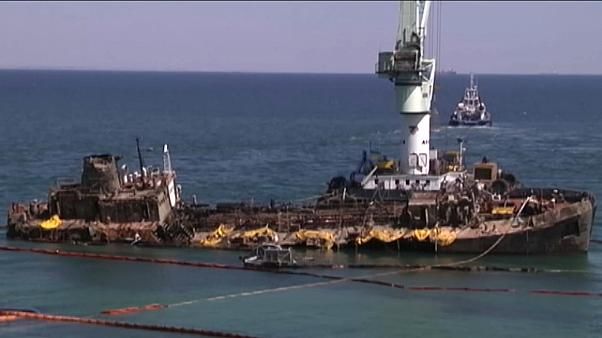 В Одессе подняли нефтяной танкер Delfi. Фото: euronews.com.