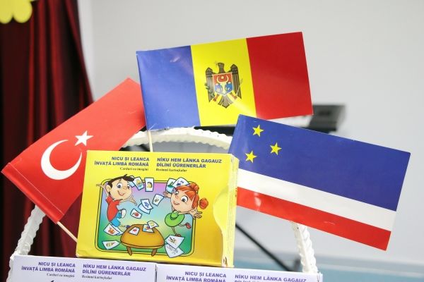 Методические пособия, учебники, книги с рассказами на гагаузском и государственном языках получили все дошкольные учреждения автономии.