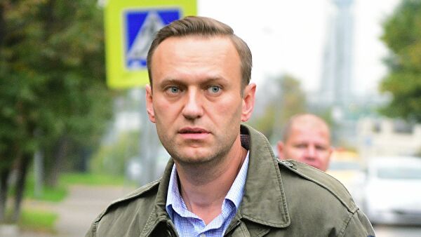 Навальный находится в коме в отделении токсикореанимации омской больницы.