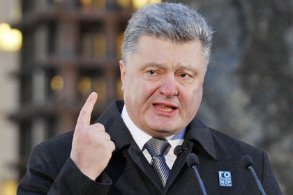 Порошенко продолжает считать полуостров «украинской землей», а его жителей — украинцами.