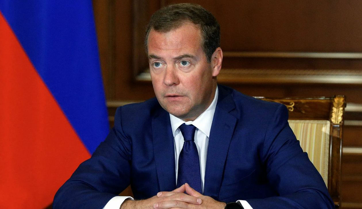 Медведев: Инцидент с ракетой в Польше повышает шансы на мировую войну.