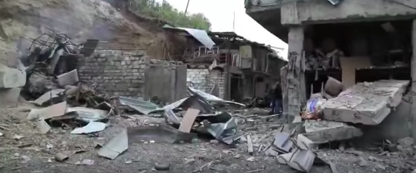 Армения показала видео бомбардировки Азербайджаном столицы Карабаха.