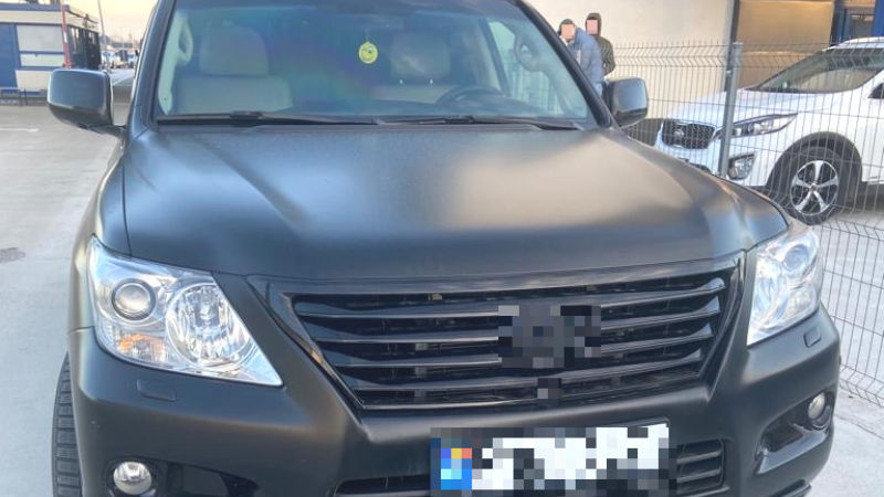 Наркоторговцев из Кишинёва отправили под суд, а их авто арестовали.