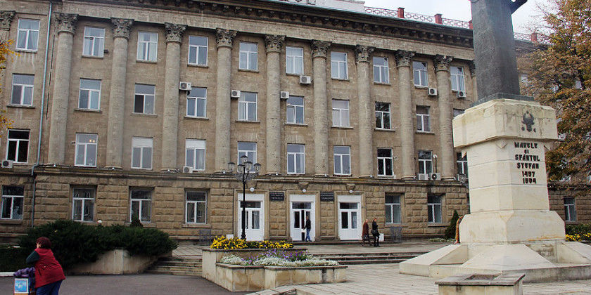 Два начальника муниципальных предприятий отказываются исполнять решения Усатого.