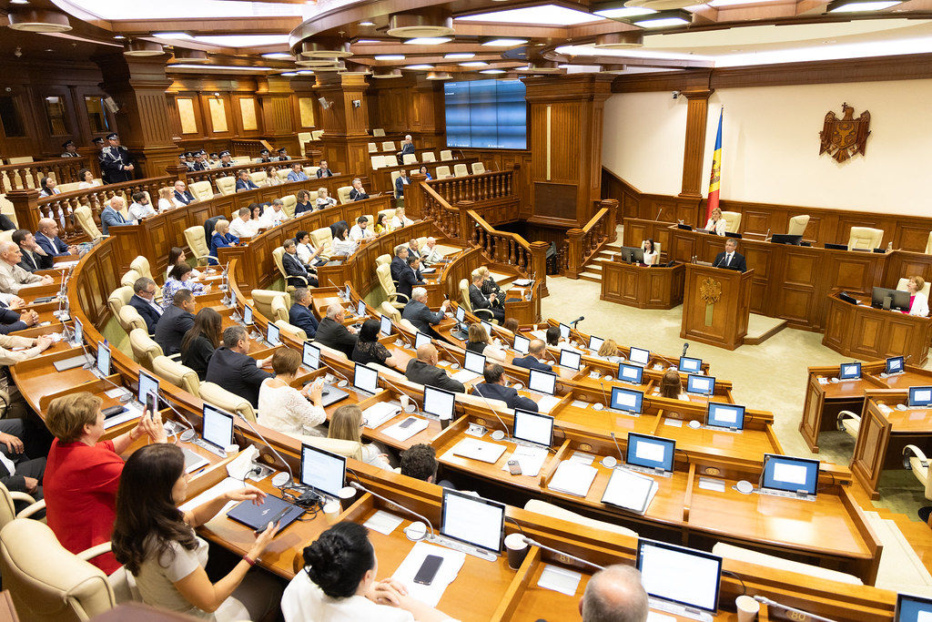 Promo-LEX semnalează încălcări grave în adoptarea legilor în Parlament.