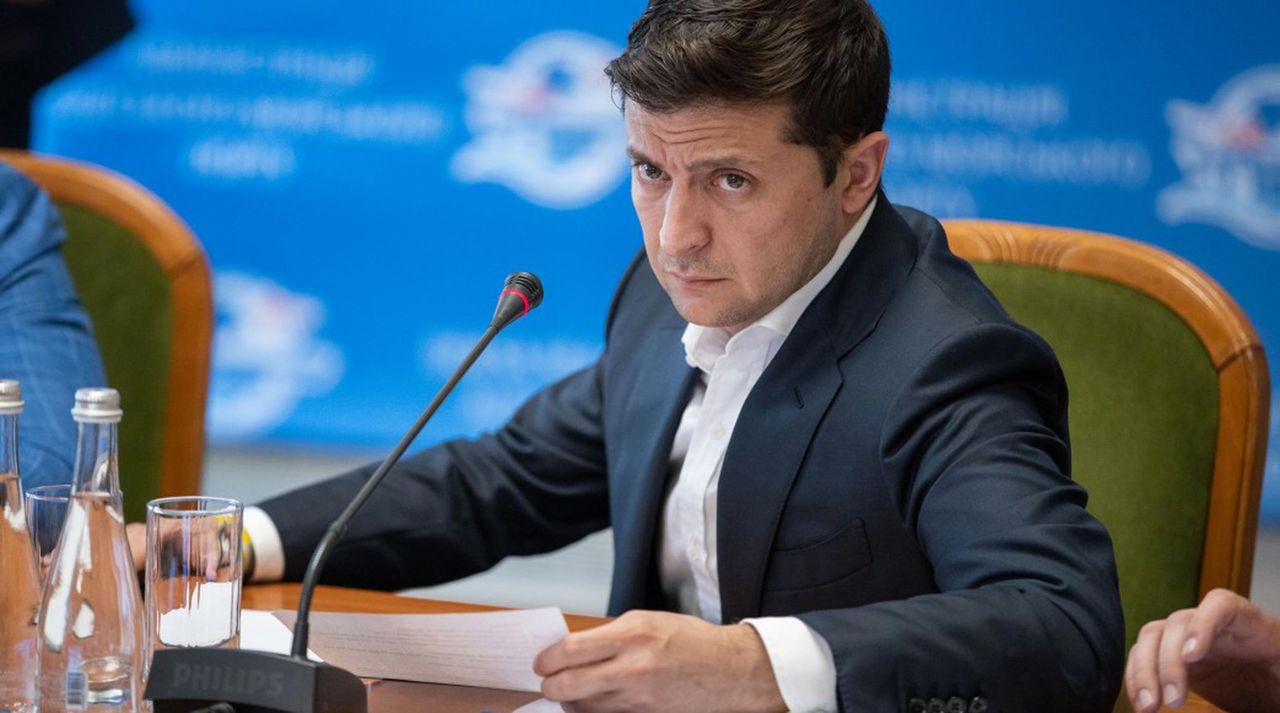 Зеленский массово увольняет послов Украины.