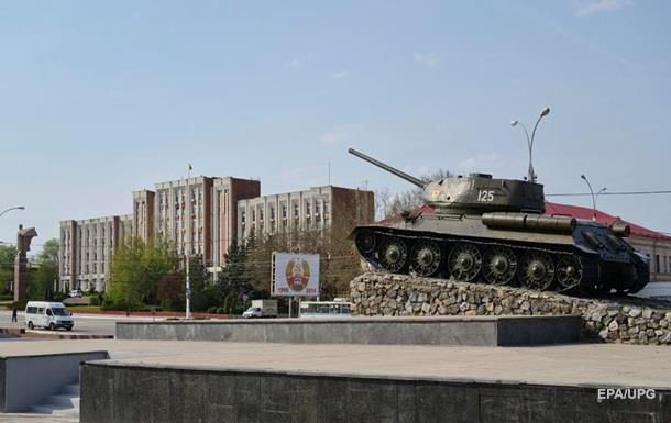 СМИ пустили в местный парламент, но контролировали каждый шаг.
