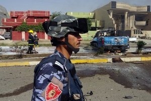 Иракский военнослужащий на месте одного из терактов в Багдаде. Фото: Marwan Ibrahim / AFP