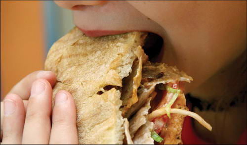 37 de persoane au făcut toxiinfecţie alimentară după o nuntă. Foto simbol: Observatorul Prahovean