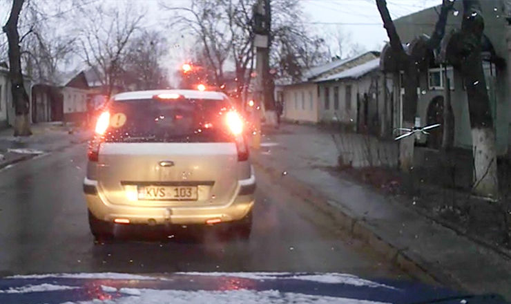 Reglare de conturi în traficul din Capitală: Cum circulă 2 şoferi. Foto: captură video