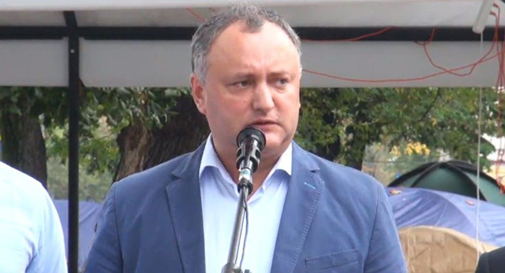 Igor Dodon spune că Mihai Ghimpu este mireasă în nunta cu PDM numită coaliția de guvernare. Foto: sputnik.md