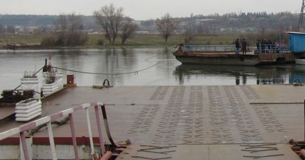 Паром в Моловате возобновил свою деятельность.