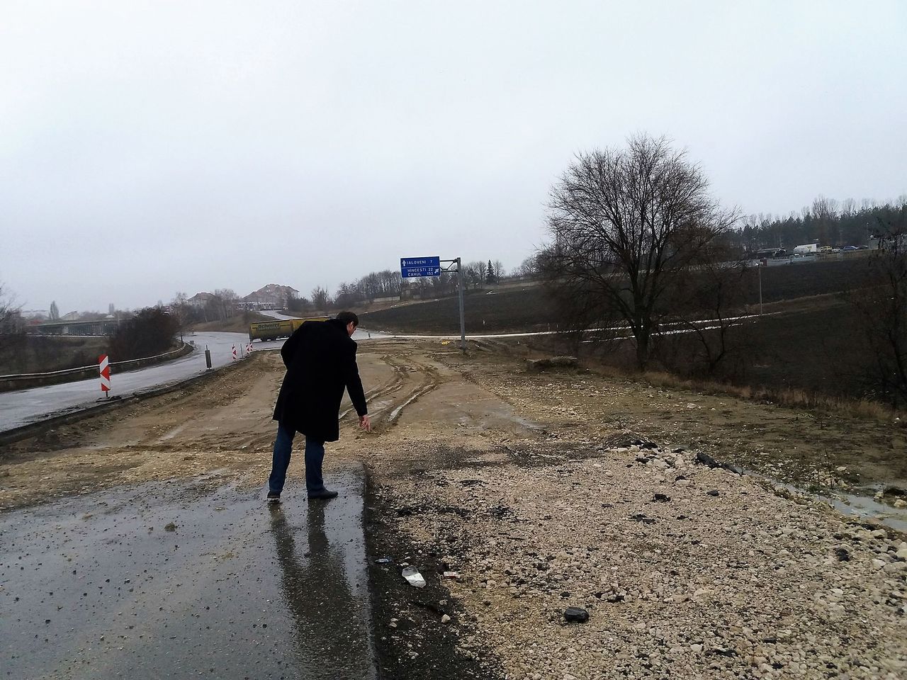 Reparaţia unui drum din Ialoveni a eşuat: Schemele unor funcţionari. Foto: moldovacurata.md