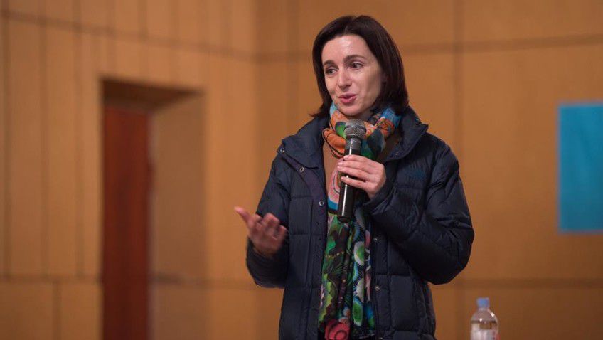 Alex Cozer, unul din cel mai gălăgioși lider din Platforma DA, o critică dur pe Maia Sandu pe facebook.