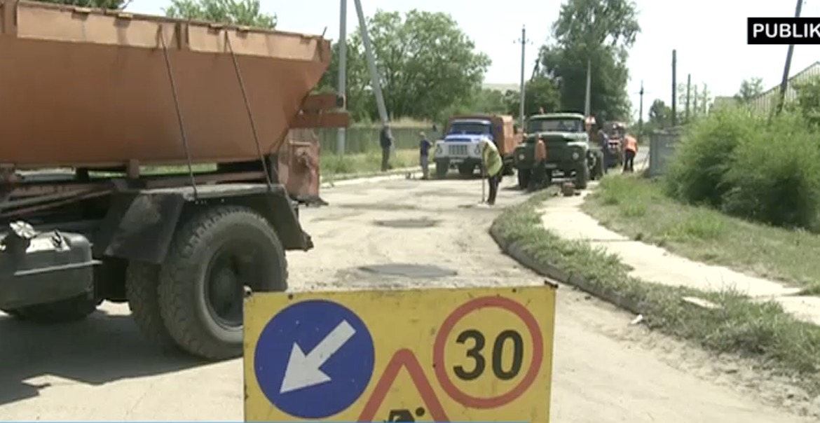 В Цынцаренах начался ремонт дорог и обрезка деревьев.