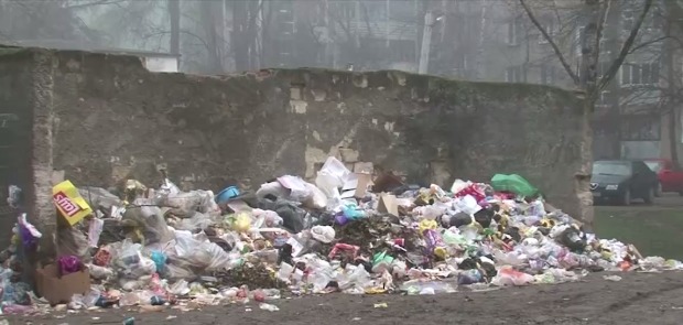 Для это власти отправили в город десятки рабочих и карабинеров и выделили 15 спецмашин. 