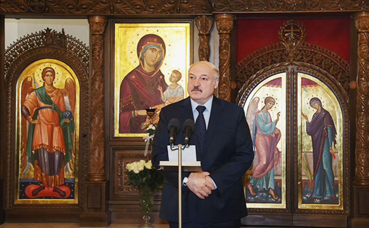 Александр Лукашенко в Рождество побывал в храме в Минске.