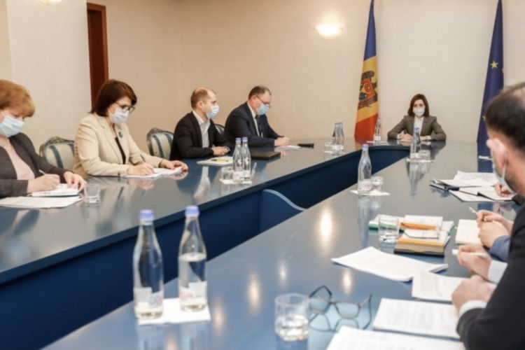 Президент требует механизмов, которые упростили бы процедуры получения пособия по безработице.