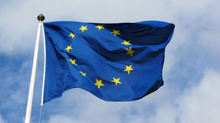Deputaţii discută astăzi despre propunerea de a oficializa şi Ziua Europei, nu doar pe cea a Victoriei.  