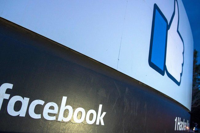Сооснователь Facebook требует расчленить соцсеть.