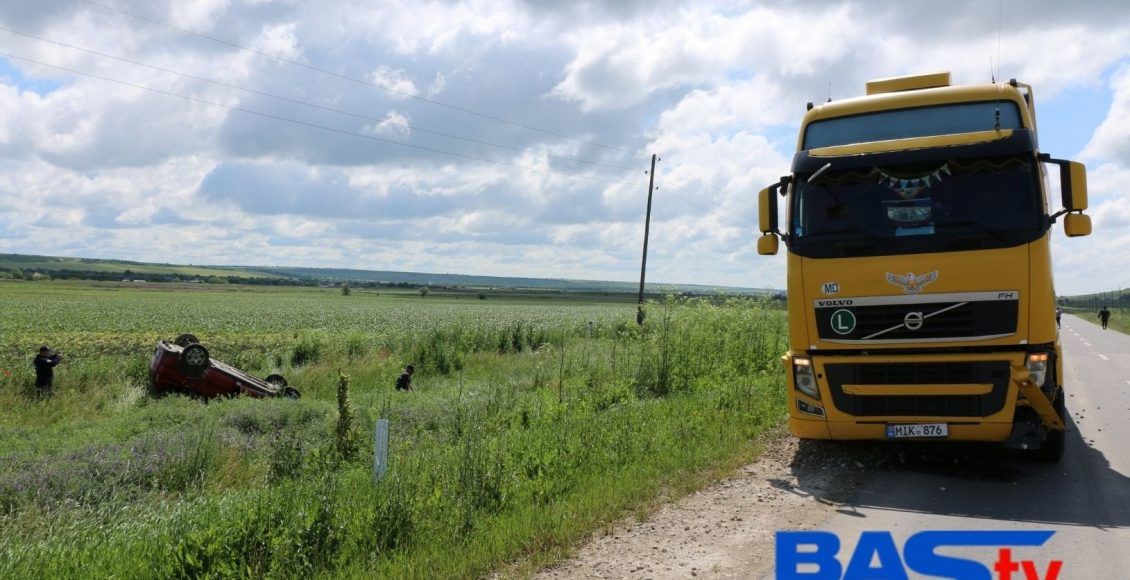 ДТП в районе Басарабяска: водитель и ребенок чудом выжили после столкновения авто с грузовиком.