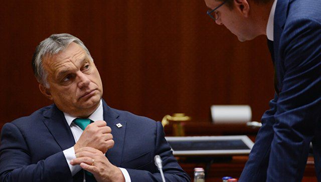 Евродепутат призвал премьера Венгрии "вступить в клуб Brexit".