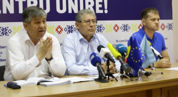 Dosarul lui Dorin Chirtoacă ar merge „pas în pas” cu referendumul socialiștilor de demitere a primarului.