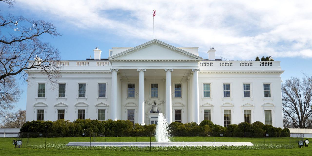 Casa Albă: Donald Trump se va întâlni săptămâna viitoare cu Theresa May, la Davos.