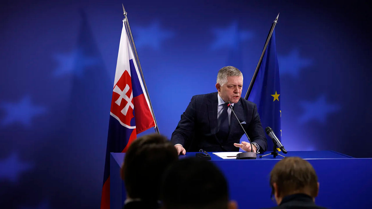 Slovacia amenință Ucraina cu măsuri de retorsiune din cauza anulării tranzitului de gaze rusești.