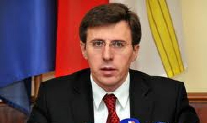 Edilul capitalei s-a referit în context la reparația mai multor străzi din oraș, incluse în proiectul finanțat de BERD.