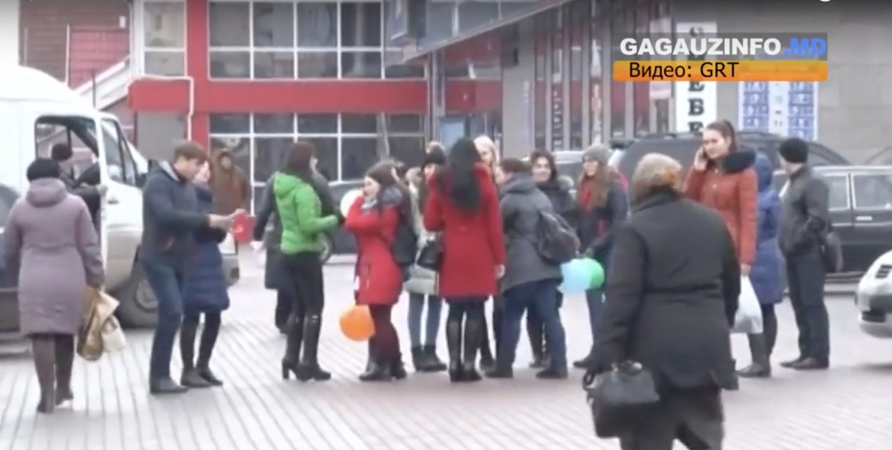 Акцию против насилия в семье провели в Комрате студенты колледжа Чакира.