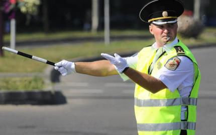 Va fi interzis accesul transportului privat pe teritoriile cimitirelor, în legătură cu executarea lucrărilor de salubrizare. Foto: noi.md