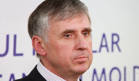 Бывший премьер-министр Ион Стурза выступил Бухаресте.