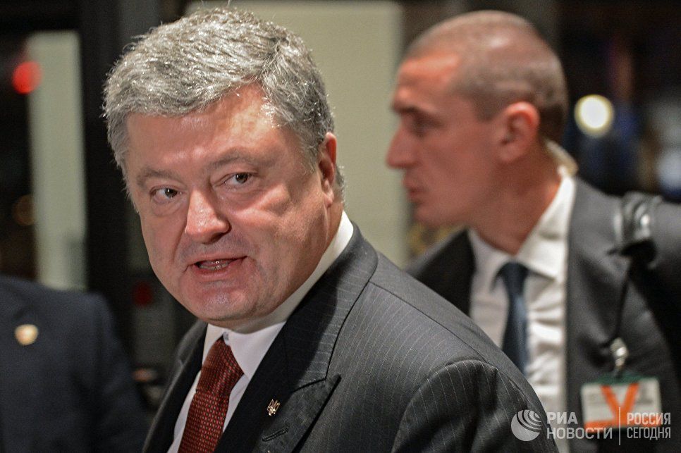 Порошенко заявил, что для Украины "худшее прошло".
