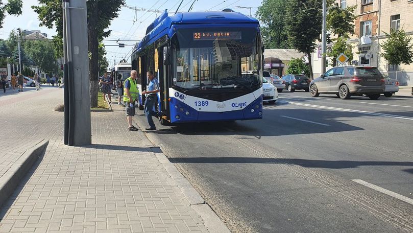 В столице оказалось заблокировано движение троллейбусов в направлении от Буюкан к Центру.