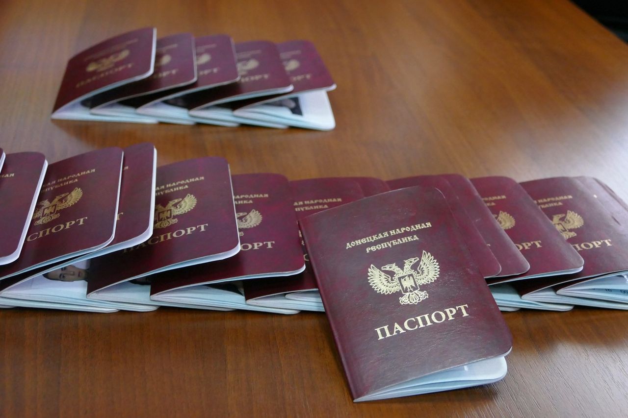 Песков опроверг слухи о "признании" Россией паспортов ДНР и ЛНР