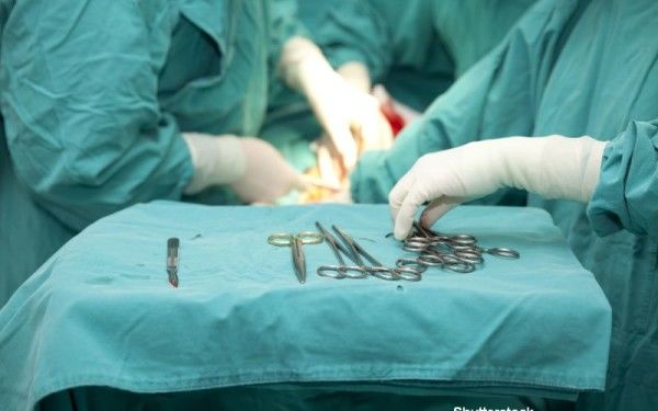 Un indian a ajuns la spital după ce a înghițit 40 de cuțite. Foto: stirileprotv.ro