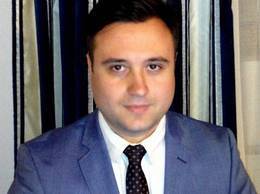 De partea cealaltă, Leancă se gândeşte că a cam venit timpul să-şi facă un alt prieten la Bucureşti, pentru că, nu-i aşa?,