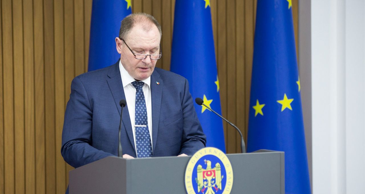 Врио премьер-министра Аурелиу Чокой. 